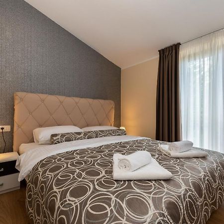 Hotel Tomazici Santalezi Buitenkant foto