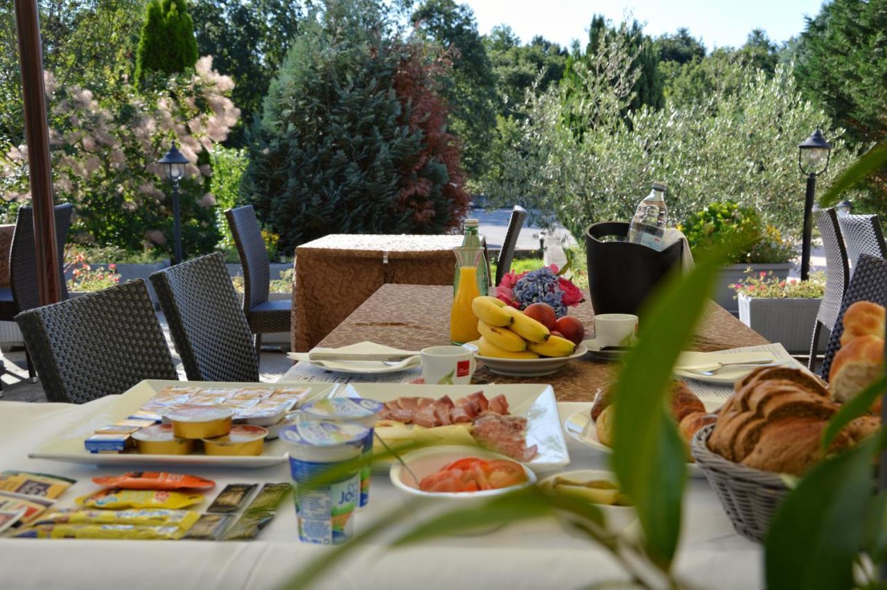 Hotel Tomazici Santalezi Buitenkant foto