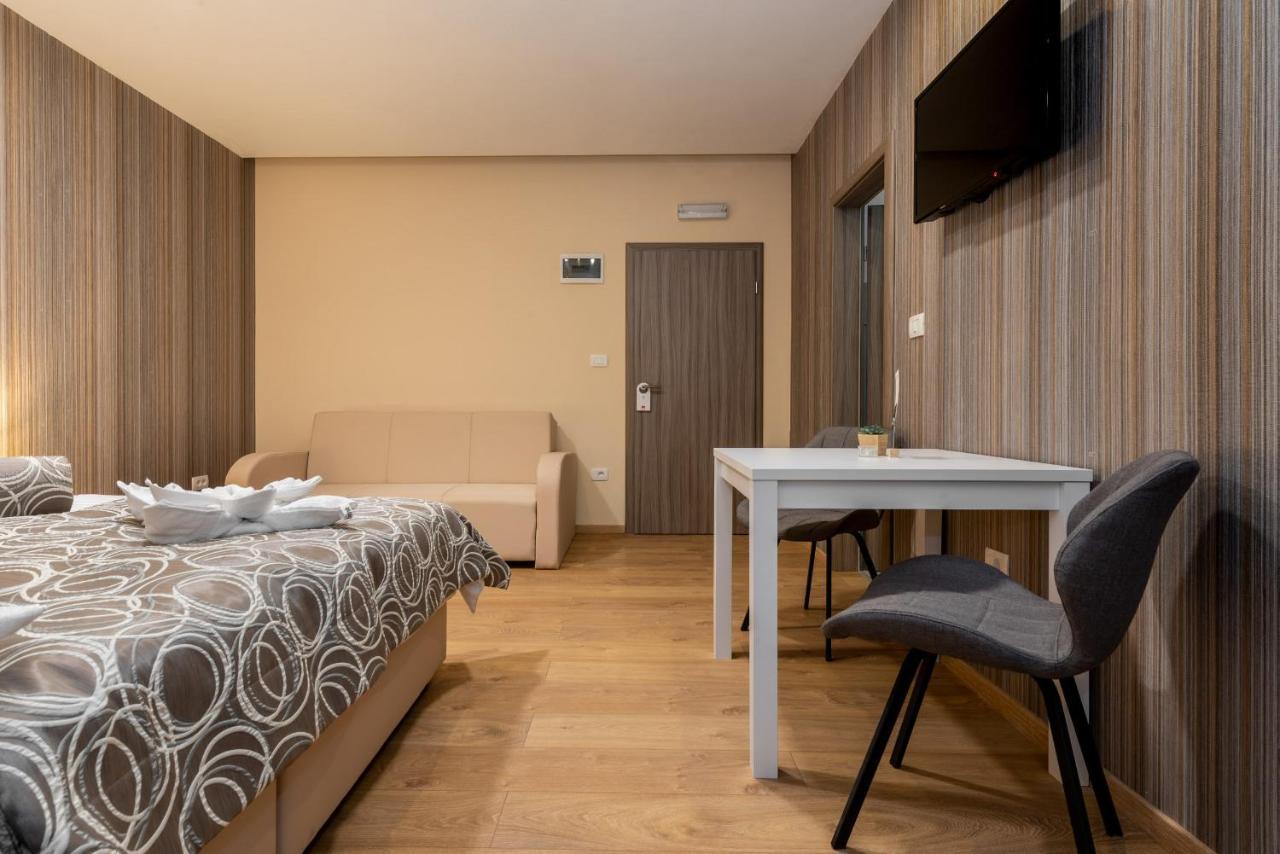 Hotel Tomazici Santalezi Buitenkant foto