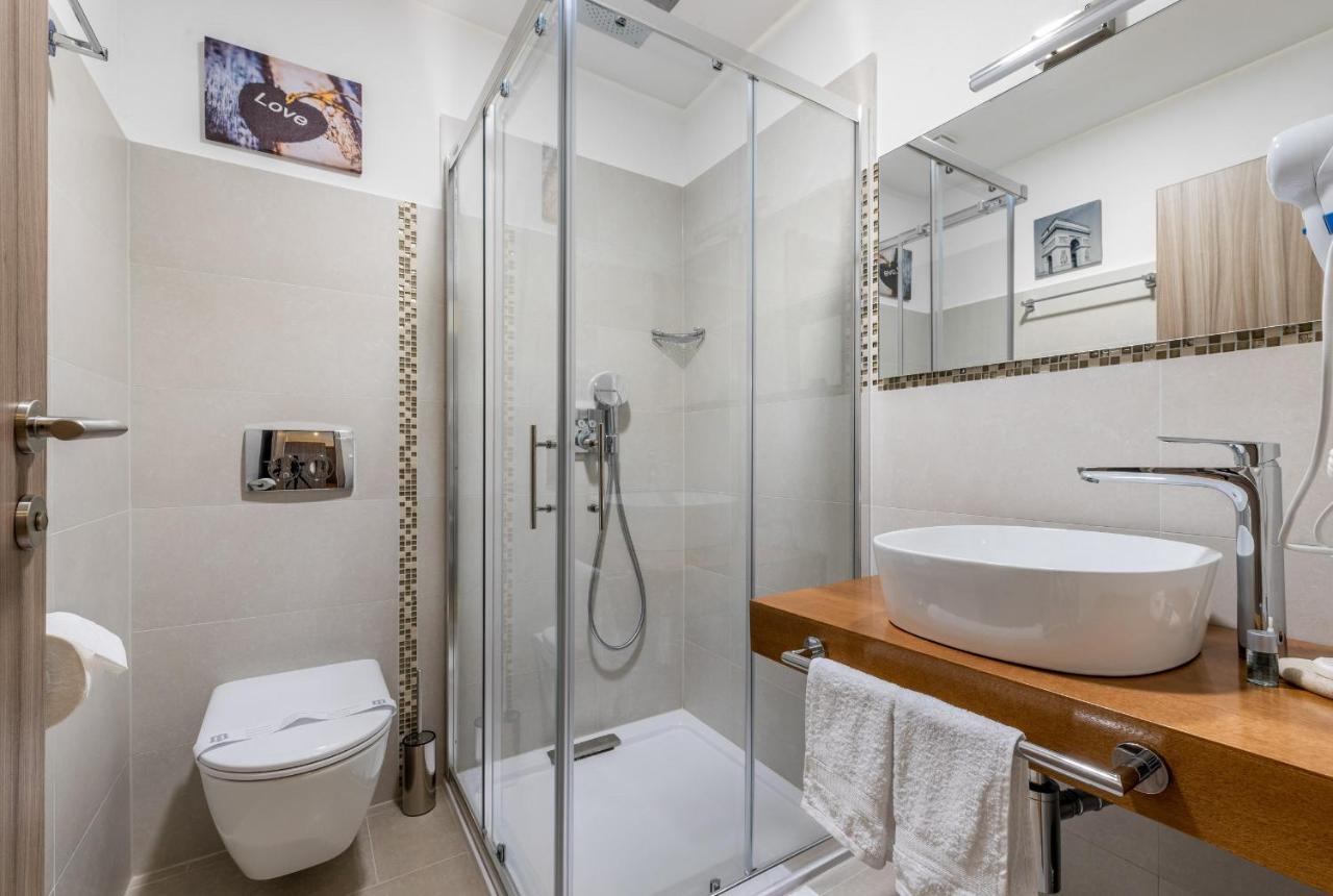 Hotel Tomazici Santalezi Buitenkant foto