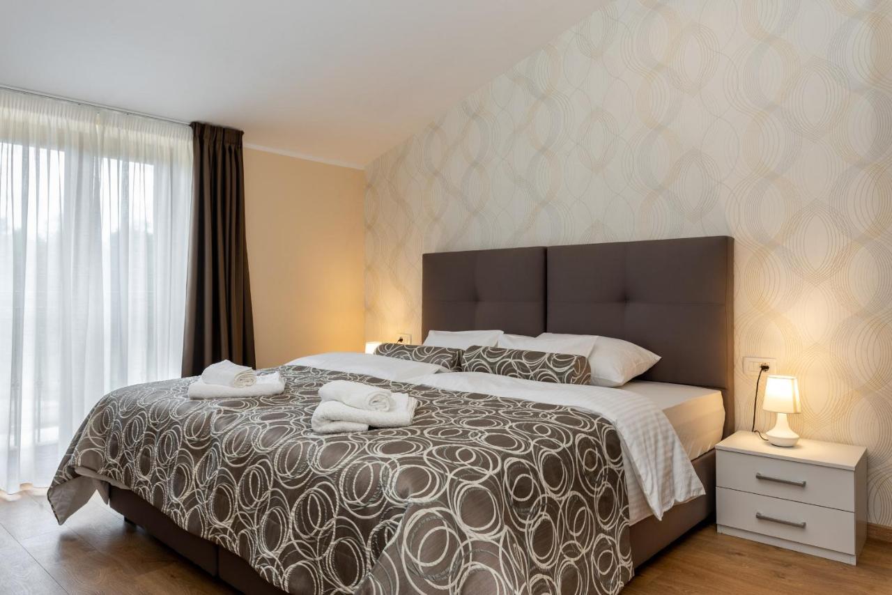 Hotel Tomazici Santalezi Buitenkant foto