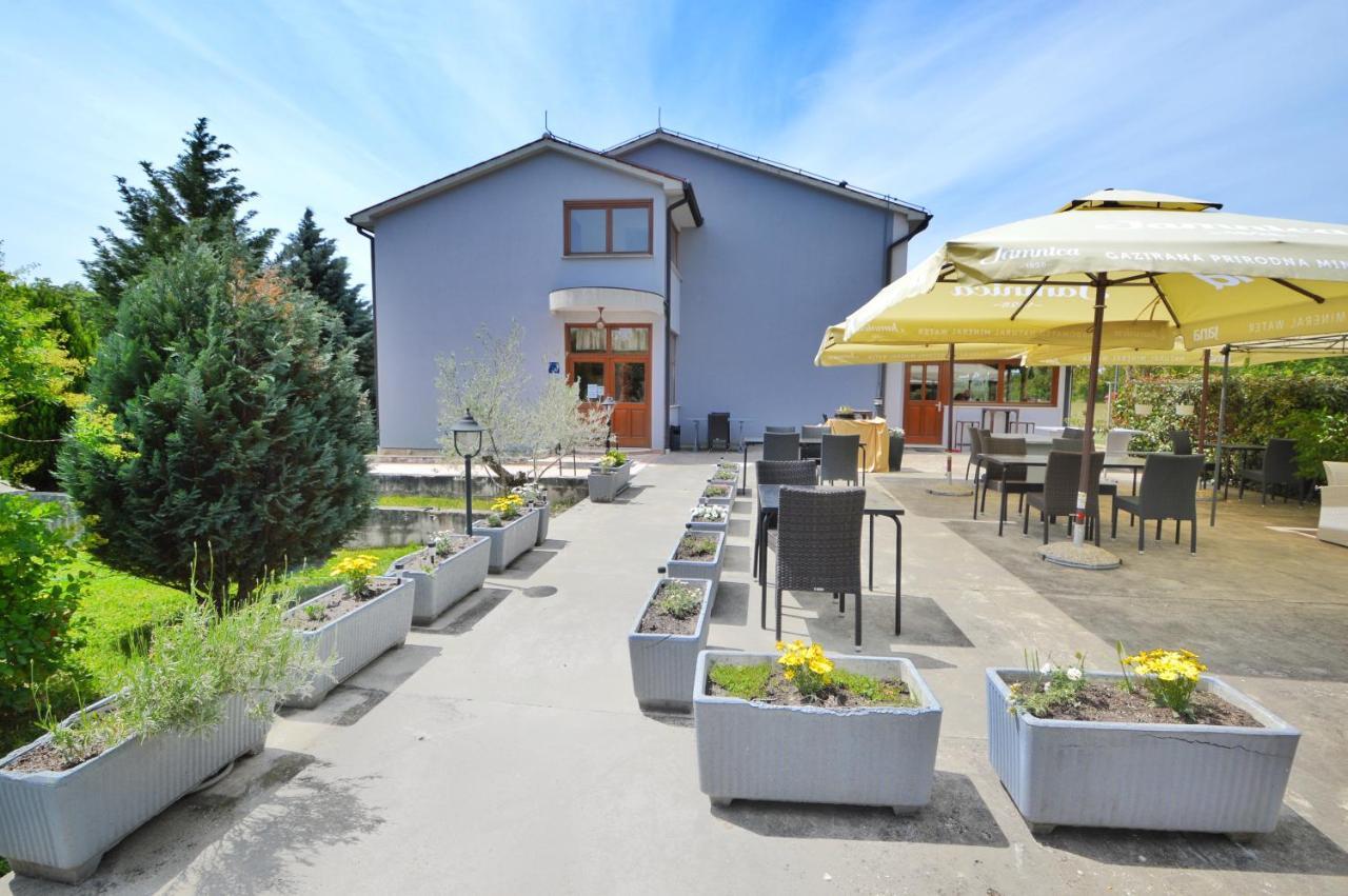 Hotel Tomazici Santalezi Buitenkant foto